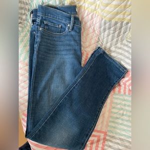 Levi’s 312 Shaping Slim Jeans